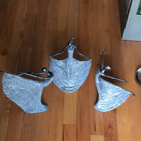 The Full Set of 3 Dancers Decorative Figurines - Picture 12 of 16